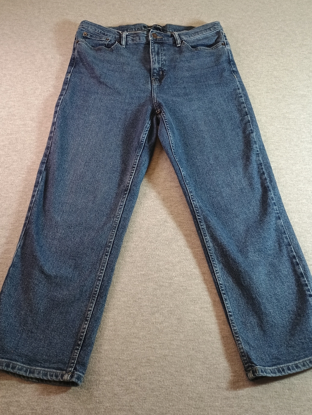 Calvin Klein Women's Size 12 Classic Straight-Leg Cropped Jeans